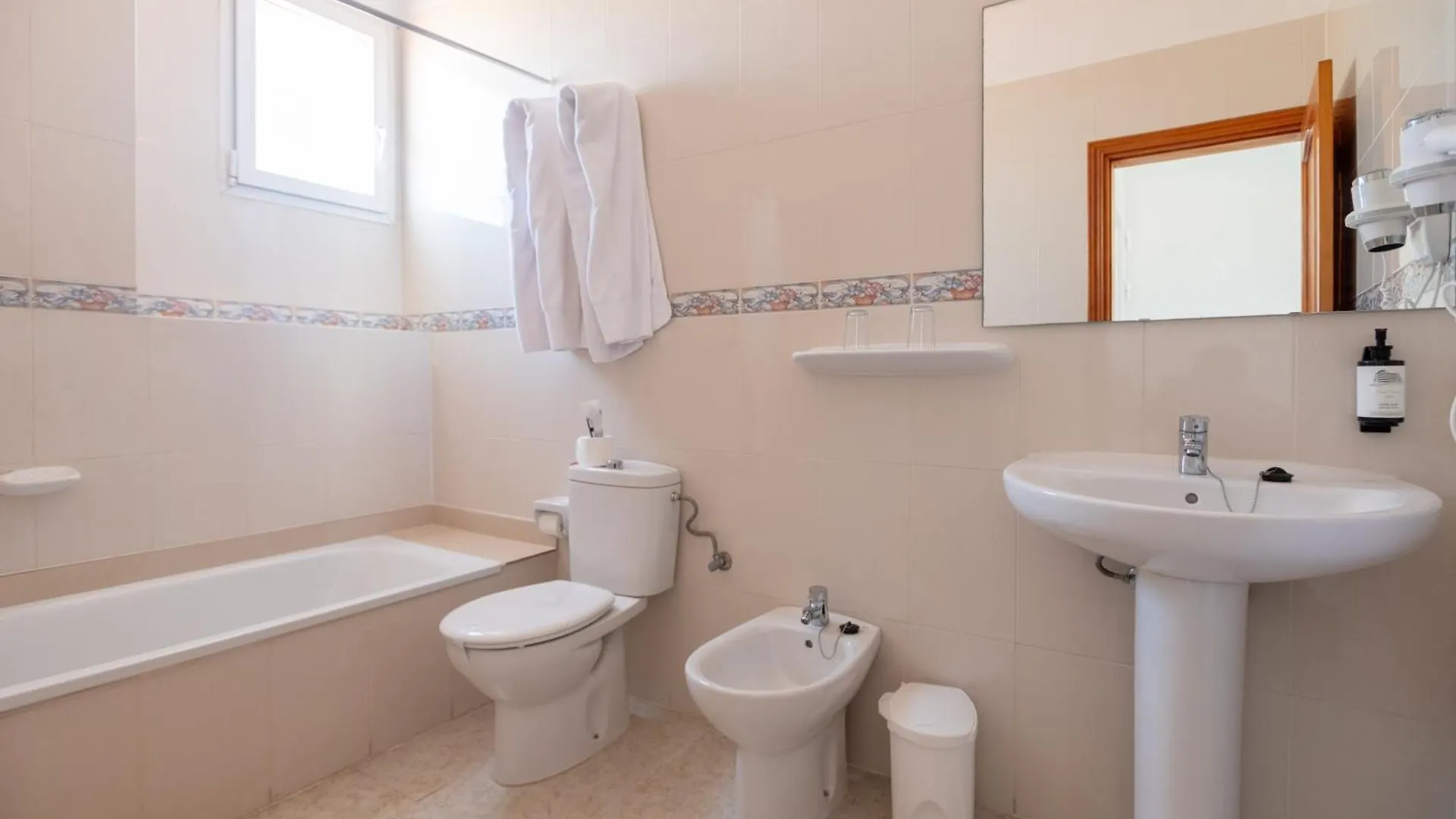 Hotel Medano 3*, El Medano (Tenerife)